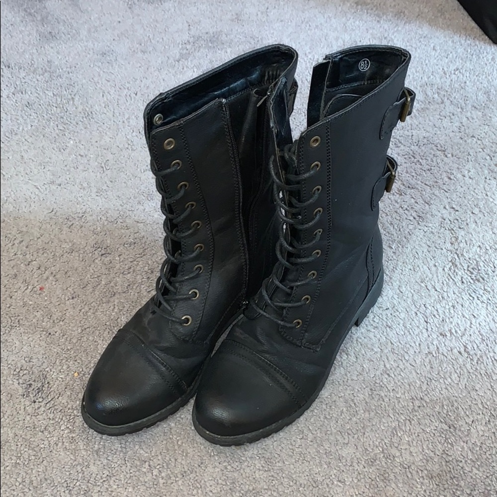 Combat boots